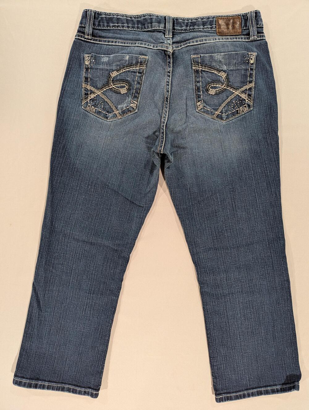 BKE Kate Capri Jeans Womens 32 Blue Med Wash Mid Rise Stretch Rhinestone Denim
